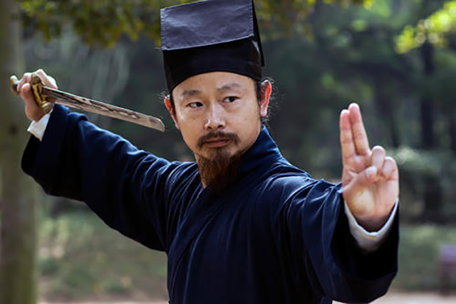 4米高墙一跃而上！陈师行再现轻功绝学，不同于闫芳雷公之流