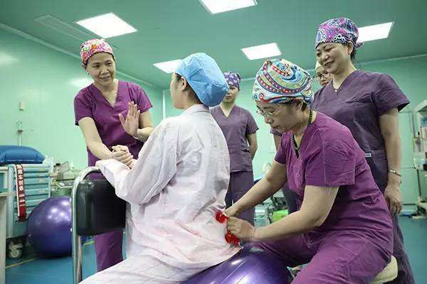 产妇生产过程中吃什么补充体力,产妇生产过程打安定针有什么用