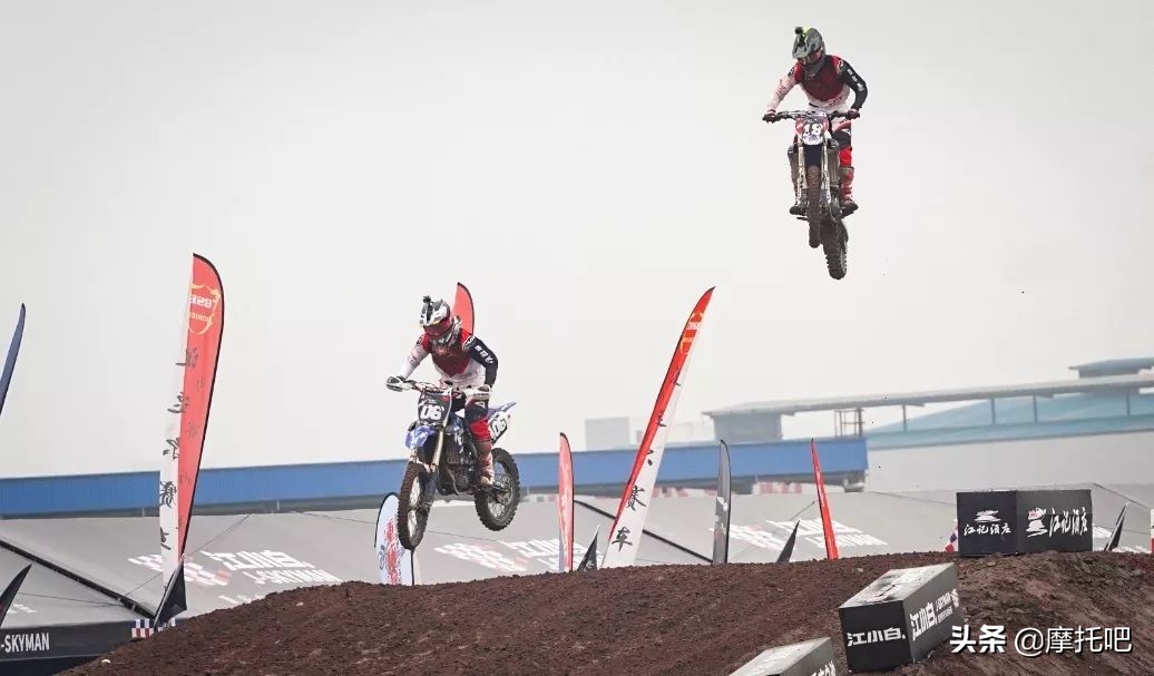 这摩托真好喝。。。不对....这酒真好骑！