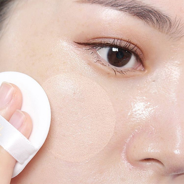 CHANEL全新气垫水粉底系列来啦，夏天也可带出莹亮肌