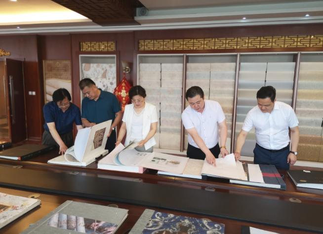 东方龙项目考察会,东方龙商务集团与新疆政府合作