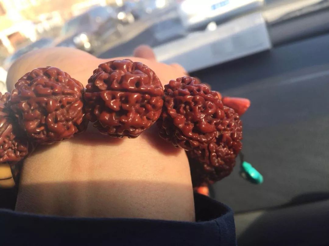 什么品种的核桃玉化包浆更快,文玩核桃盘多久才会玉化