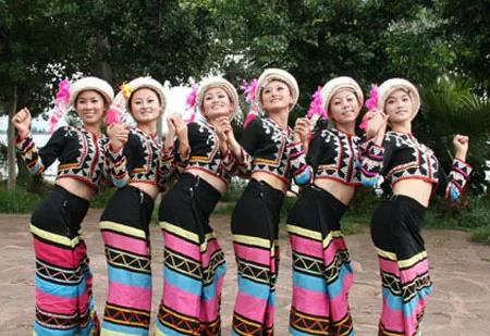 云南少数民族服饰图片,最好看的云南民族服饰