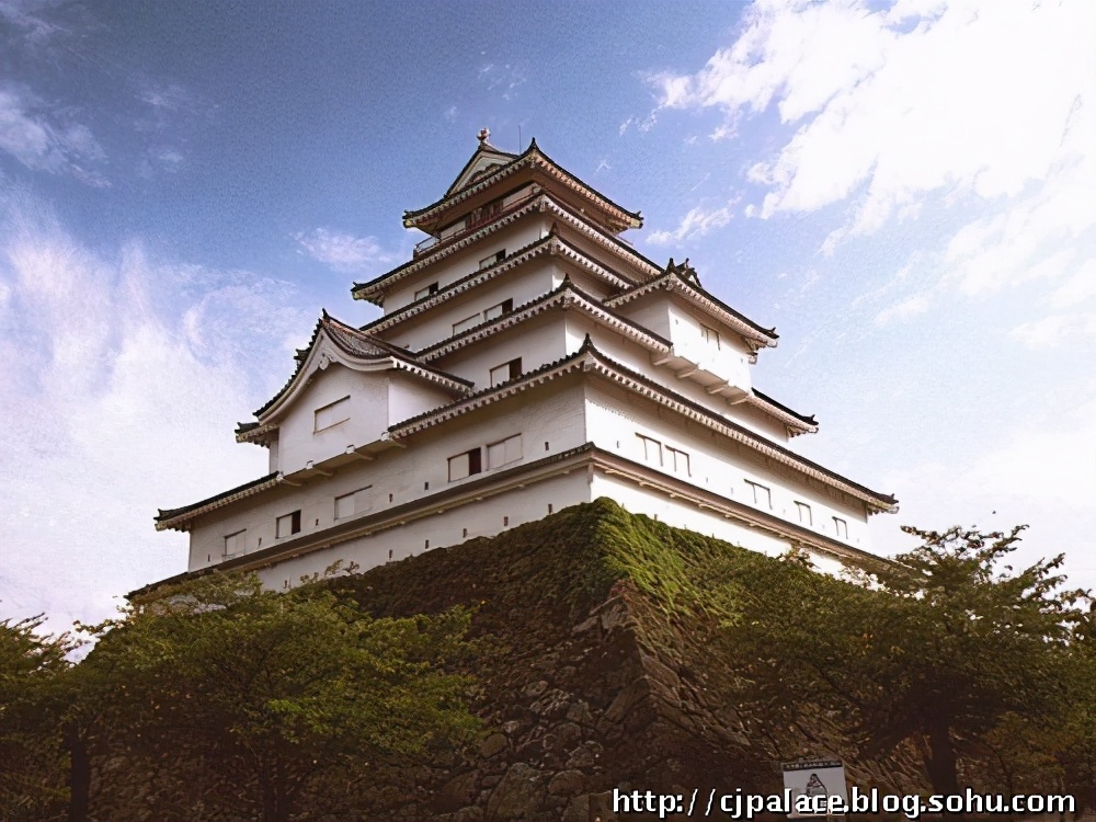 日本魔法城堡,日本城堡和欧洲城堡