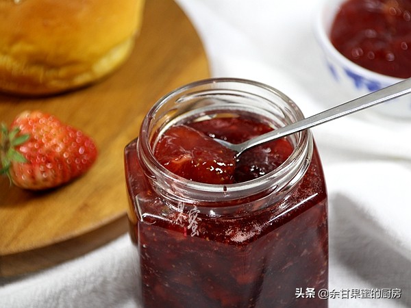 自制草莓酱出锅了,自制草莓酱的小技巧学会了吗
