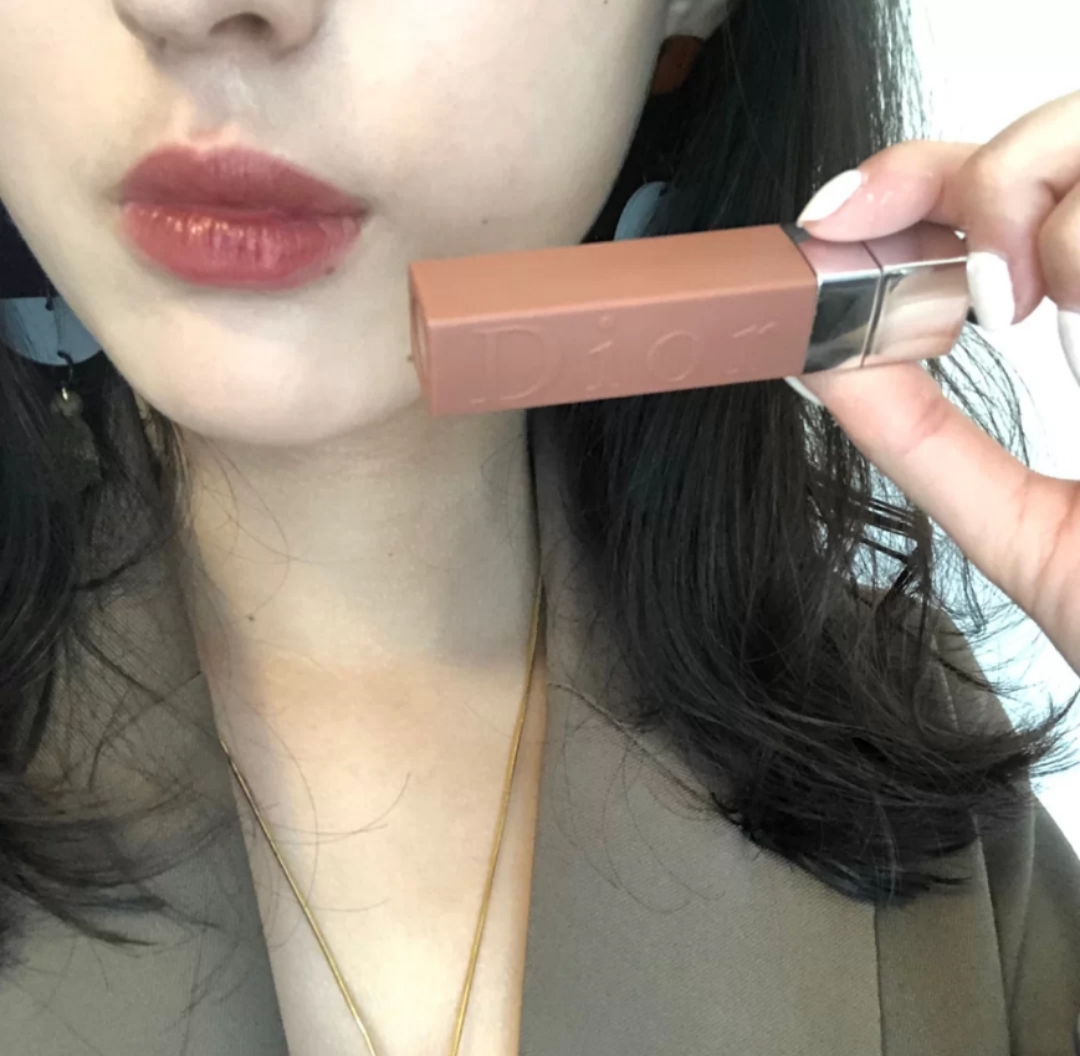 世上有哪几种好看口红,女生必买的十款口红迪奥999