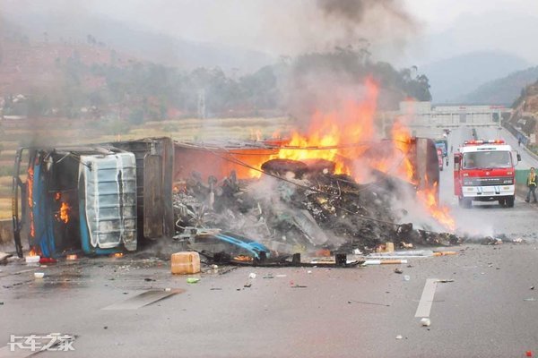 货车侧翻后如何正确调整,大货车拐弯侧翻什么原因