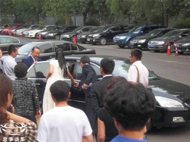 金龙鱼幕后的大老板，身家800多亿，买车只买低配