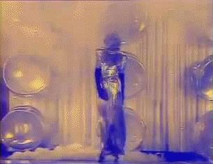 优雅与激情的化身，这个混迹巴黎40年的混血女人真致命