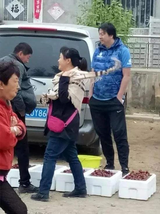 足球摆地摊,巴西球员街头足球沙滩足球