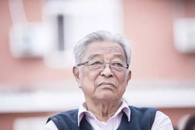 “你闻起来像厕所一样臭”，难道就是乔布斯表达的父爱？