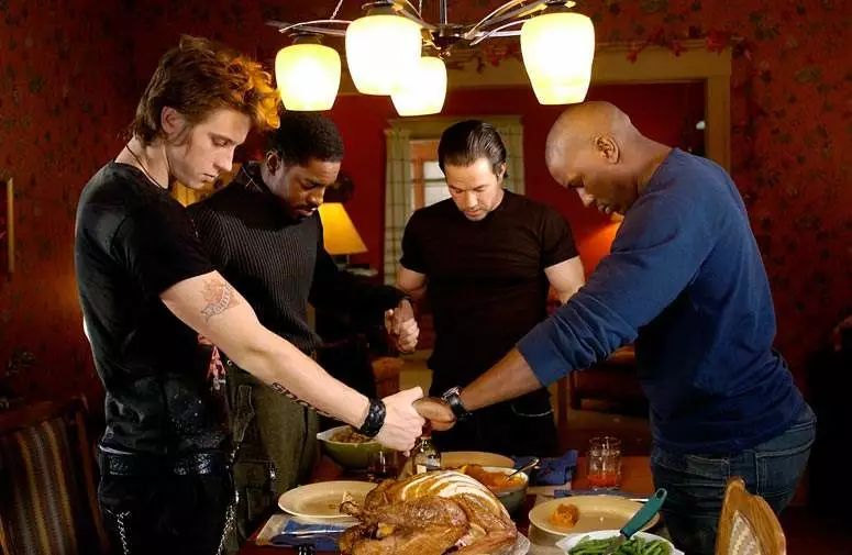 母亲被枪杀四个儿子报仇的电影,母亲遇害儿子复仇的电影