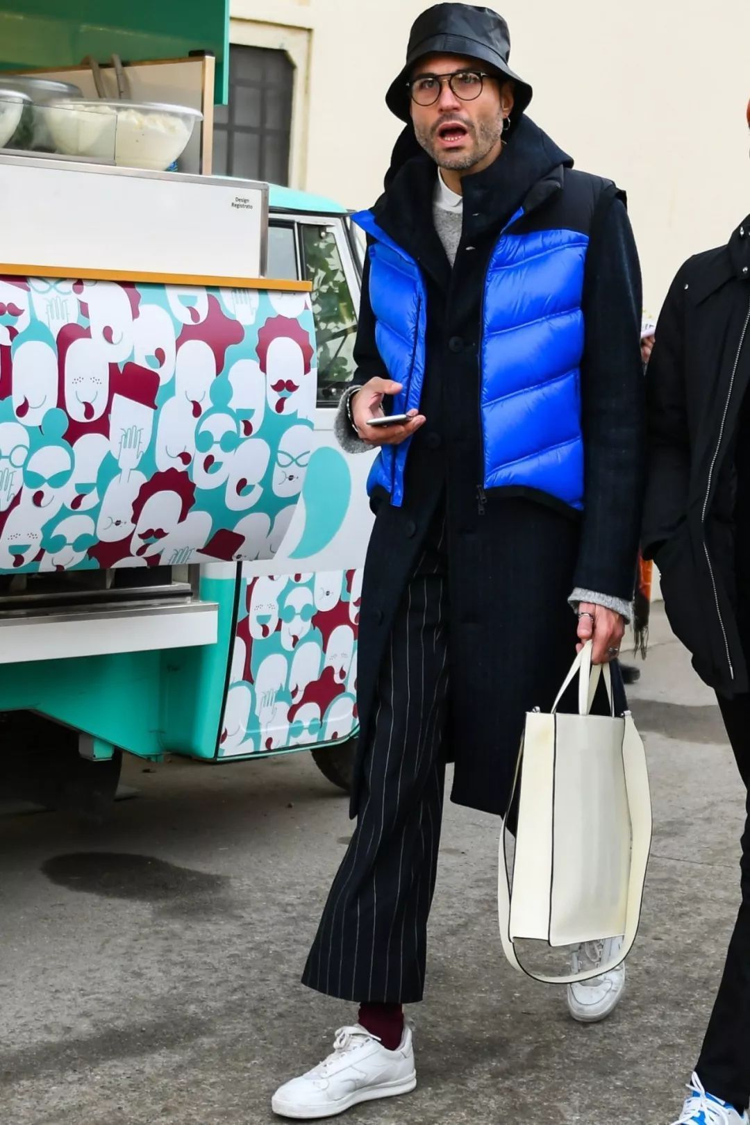 男人穿哪种羽绒马甲好看,四十多岁男穿马甲好看吗