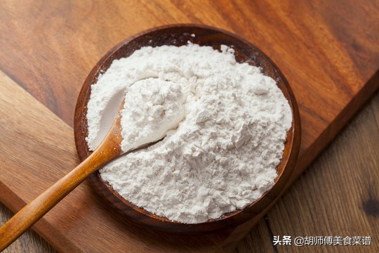 家里自己磨的面粉是低筋还是高筋,如何用高筋粉和低筋粉配制中筋粉