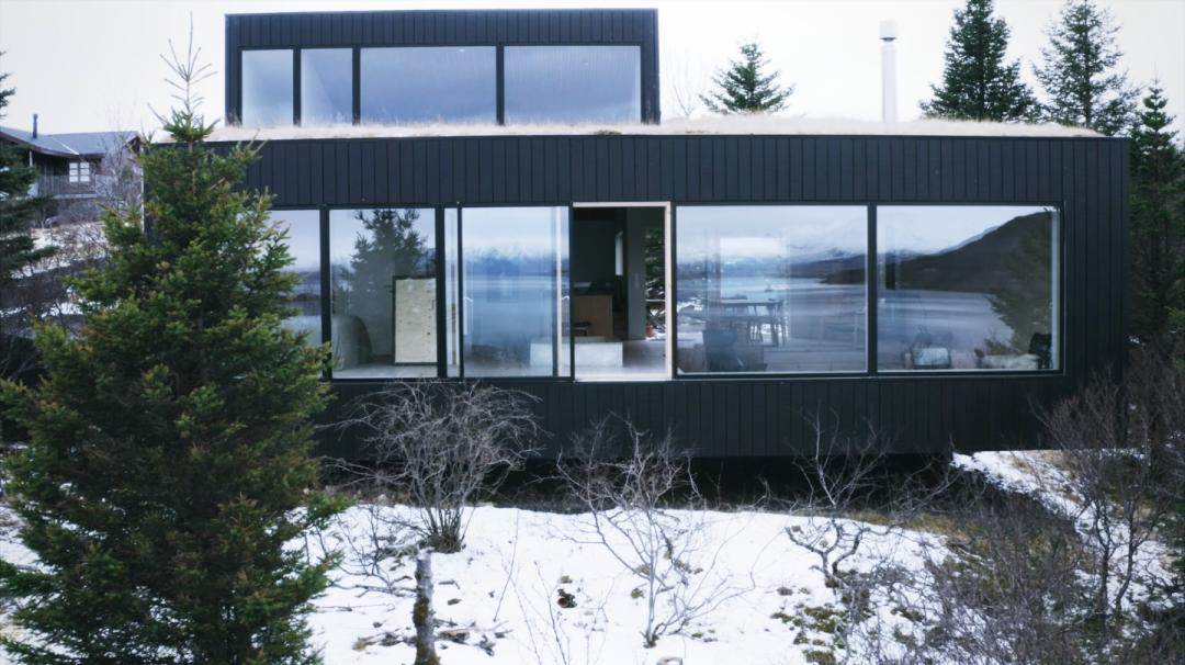 在冰岛最深的湖边自建木屋,自建木屋冰岛