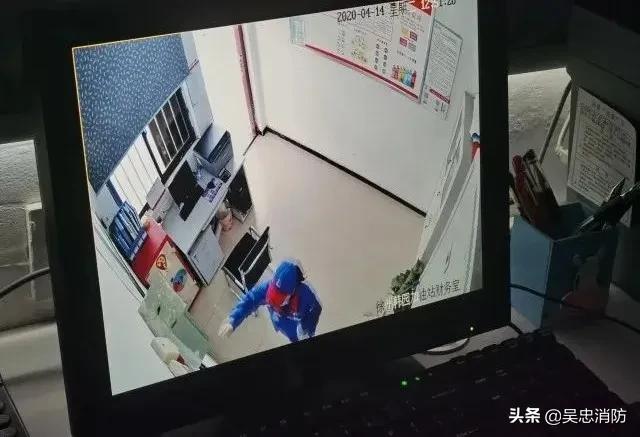 汽车加油发动机起火怎么办,加油时车辆突然起火应怎么处理