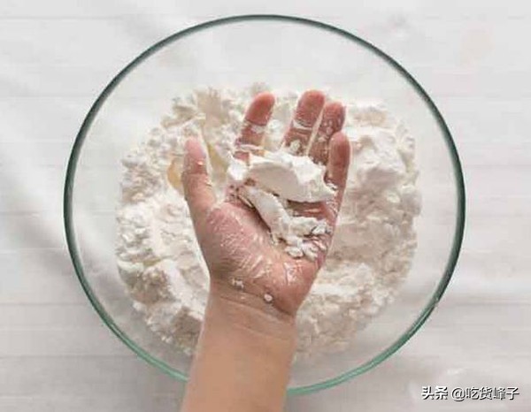 买面粉时，居然分高筋、中筋和低筋面粉，千万别买错，买错口感差