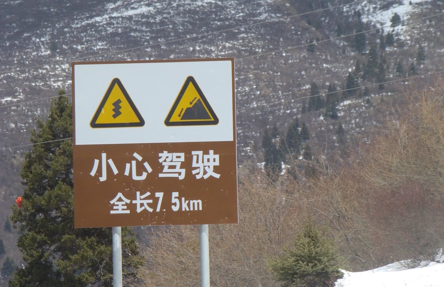 高速路上出现标线怎么处理,高速路故障警示牌应该放多远距离