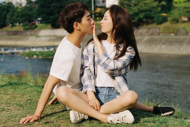 十二星座女初吻都给了哪个星座男,12星座初吻年龄双鱼座