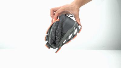 青铜价王者跑鞋！“第三代”国产刀锋鞋再升级，踩下去自动弹回来