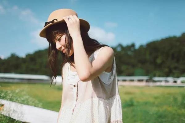 约女孩子吃饭的高情商表现,高情商其实就是低情商的表现