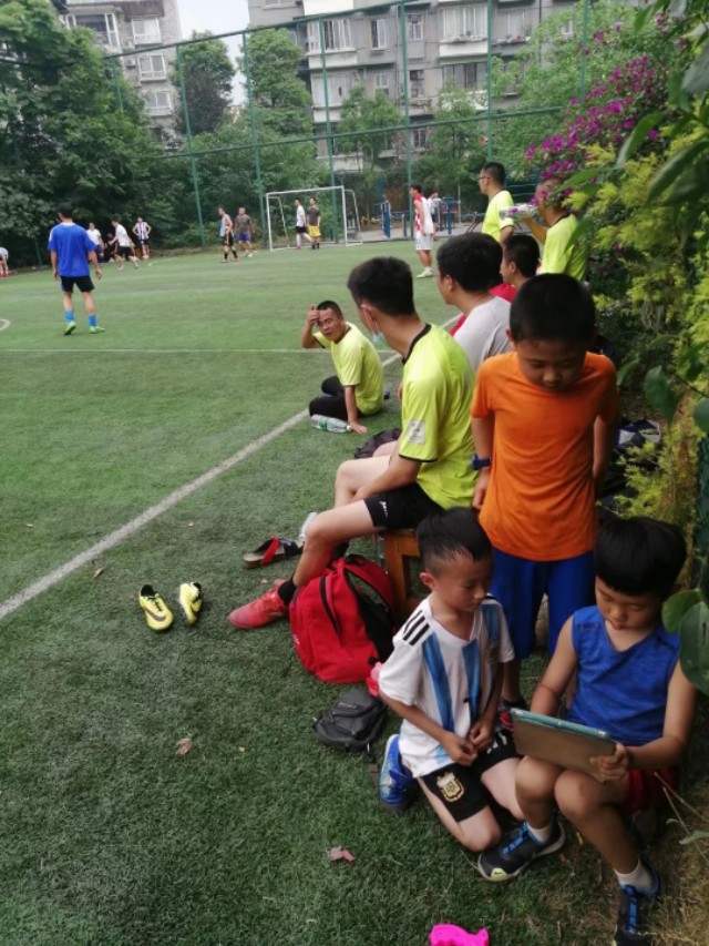 漫漫踢球路:疫情后的草根足球艰难前行,行进了派出所!