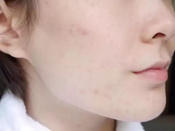 一键磨皮拯救无数卡粉的粉底液,磨皮滤镜粉底液