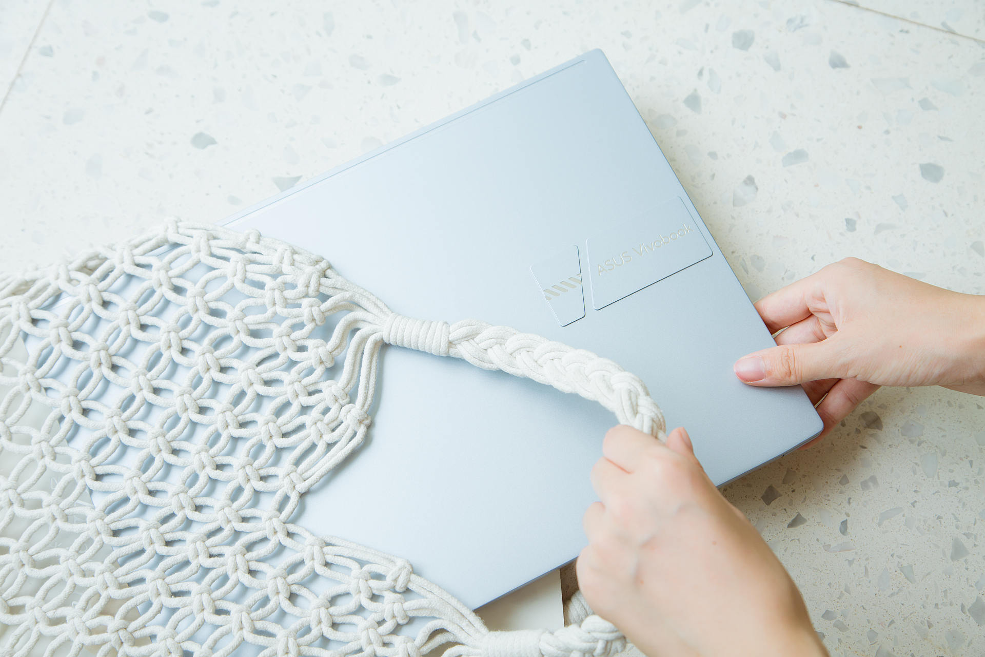 lcd液晶屏漏光怎么解决,lcd屏漏光属于正常现象吗