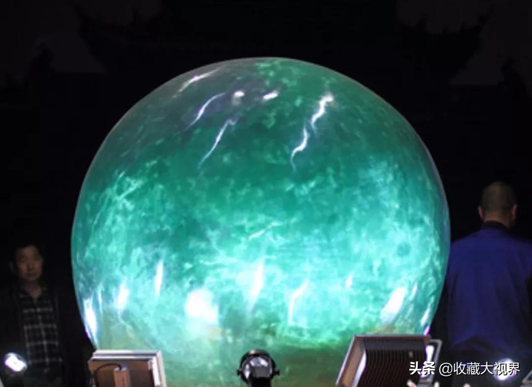 陕西男子挖到夜明珠如今成了路灯,陕西男子在罗布泊挖到六吨夜明珠