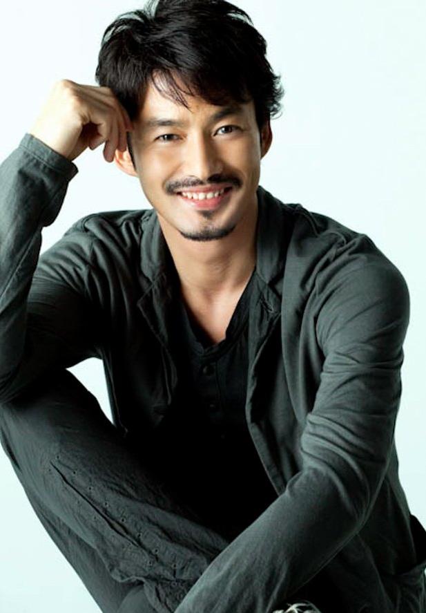 日本男人最想拥有的脸！性感神颜秒杀鲜肉，冻龄大帅哥竟单身