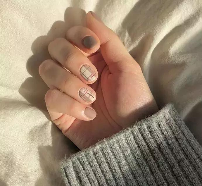 29岁女孩独居图片,29岁独居女孩的视频