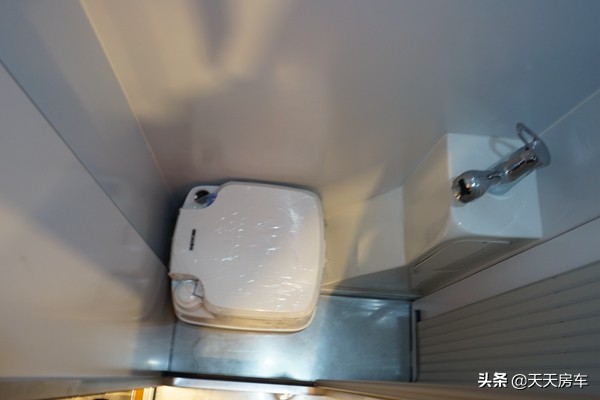 北京二手东风御风短轴中顶房车,2023款东风御风短轴房车