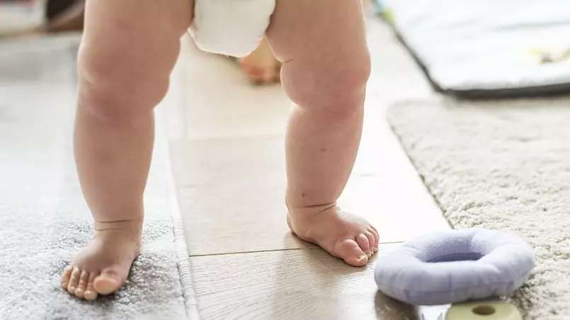 宝宝包棉尿布容易湿怎么保持干爽,纸尿裤与尿布