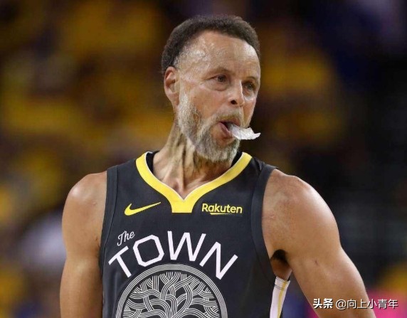 nba球星扮演老人去打球全集,球星假装老人踢足球