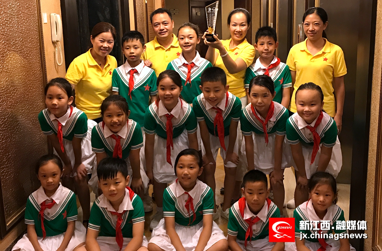 你努力的样子，真的很美-访兴国县红军子弟小学教师王婷