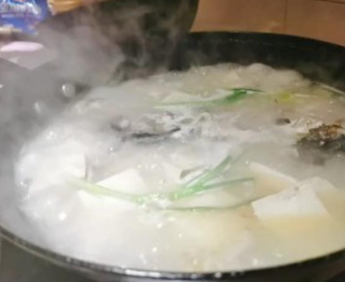 鱼头汤怎么做才能汤白,鱼头汤怎么做鱼汤鲜