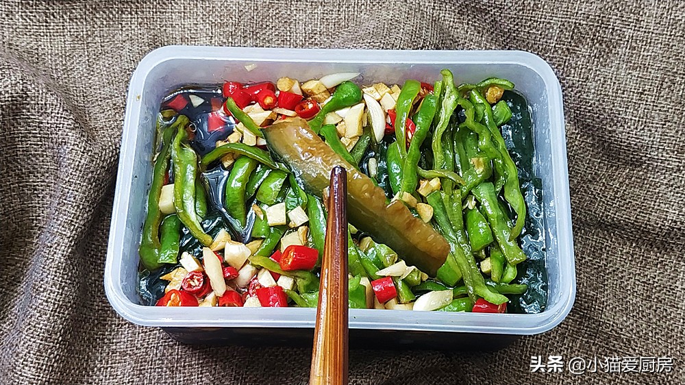 饭店的腌黄瓜为什么脆嫩好吃,用这个方法腌黄瓜黄瓜脆嫩