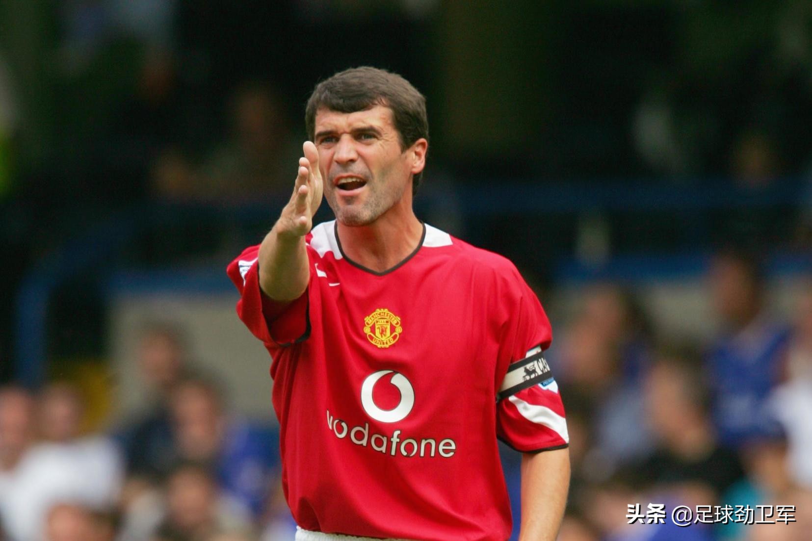 足球是踢硬的还是踢软的,足球是踢的还是打的二年级上册