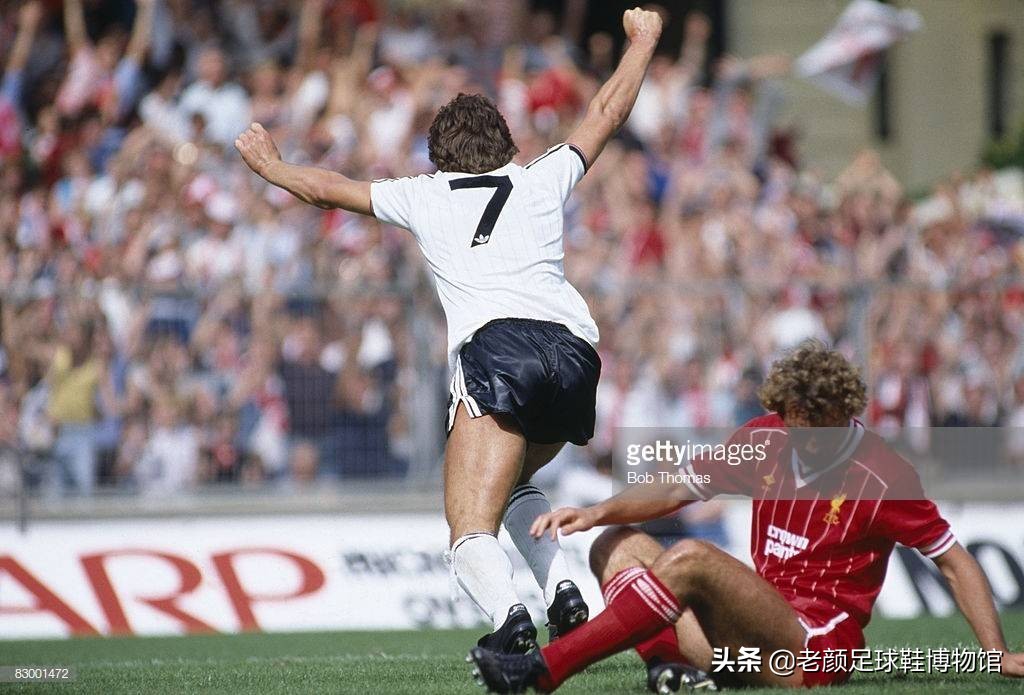英格兰第一铁汉，骨折踢完比赛，40年前战胜曾国足，爱穿牛逼鞋