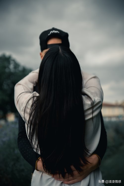 如何找借口和前男友联系,分手半年后如何主动联系前任