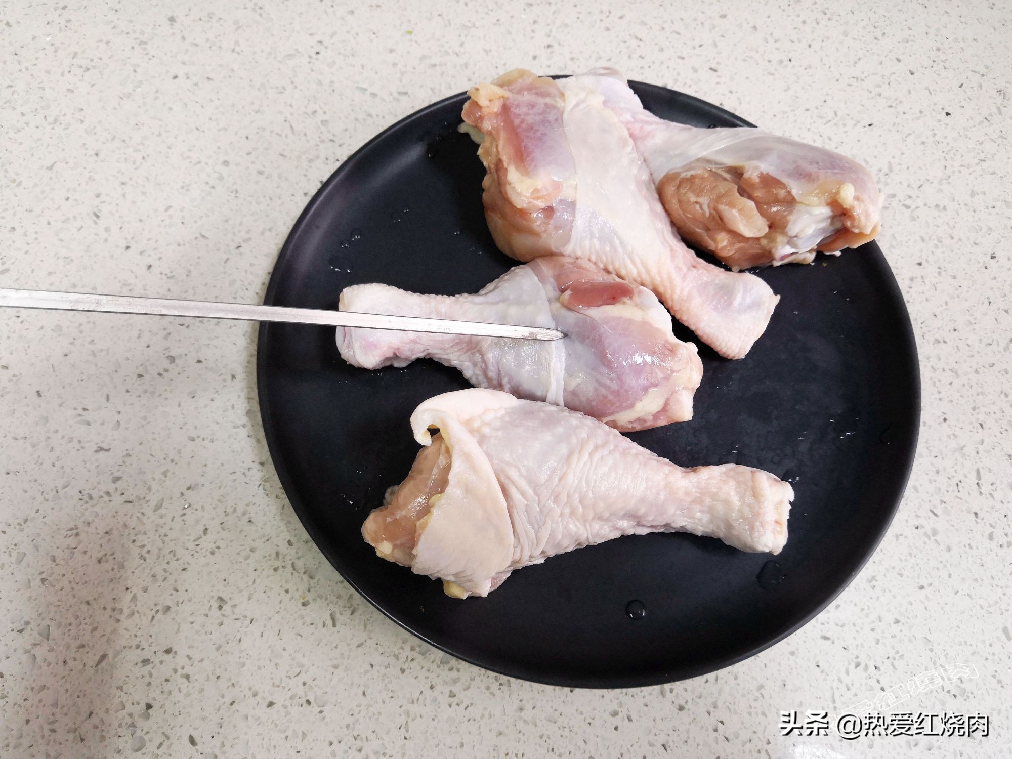 炸鸡腿炸出来怎么会有油,炸鸡腿炸熟后容易掉粉皮