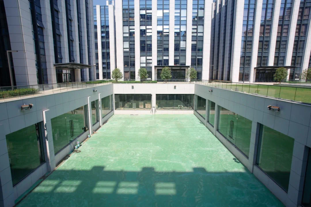 高大上！惟亚蒂独家合作球场灯的智谷富春园足球场正式投入使用