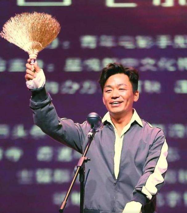 肖战金扫帚奖后续，疑再被业内怒怼，称不反思不接受批评无药可救