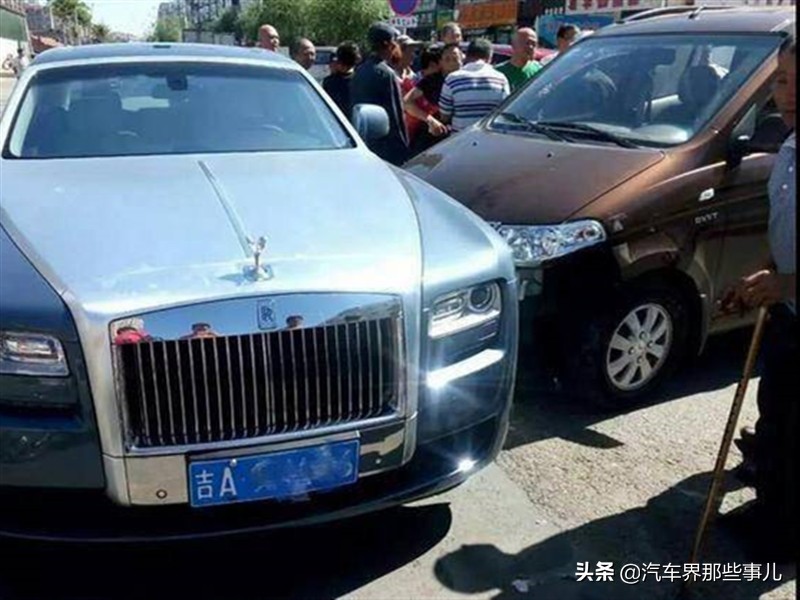 撞了豪车车险不够赔该咋办,普通人撞到豪车赔不起怎么办