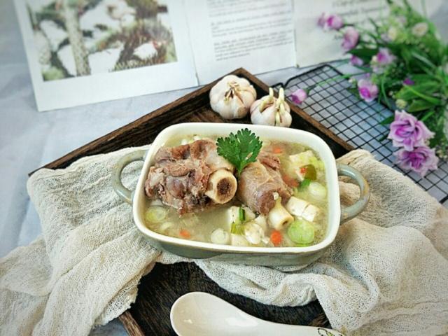 秋季羊骨头怎么煲汤才好吃,夏天羊骨头怎样做汤好喝