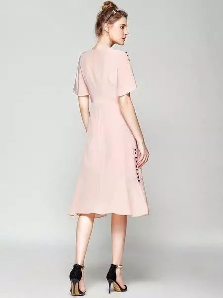 同面料的穿搭更显高级质感,高档面料穿搭技巧