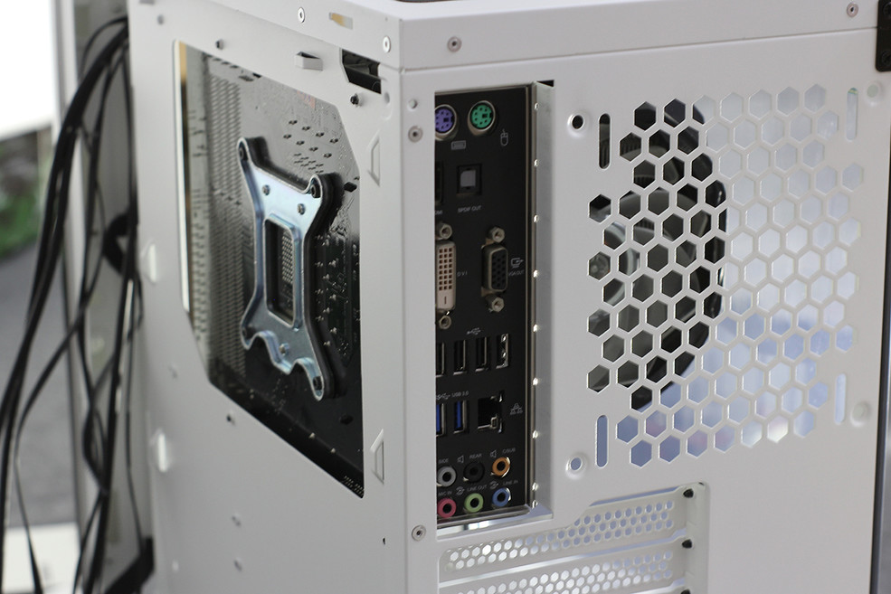 麻雀虽小，用“料”十足——Tt（Thermaltake）挑战者H3机箱体验