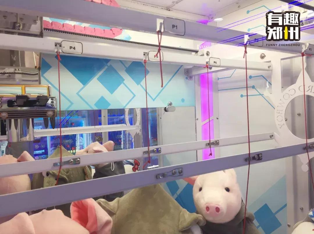 100块钱在电玩城抓娃娃,100块钱抓娃娃挑战电玩城