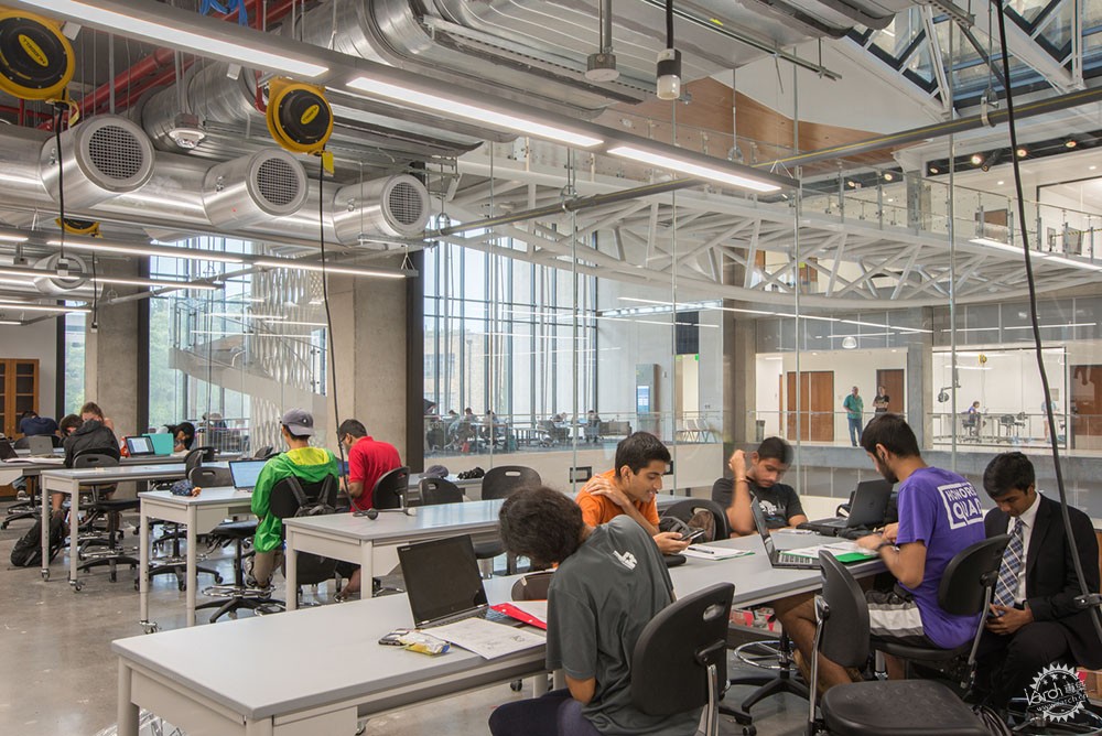 别人的教学楼，不仅用于学习，还是精致的艺术品