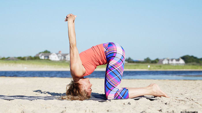 硬把自己贴上“压力好大”的标签，崩溃大哭？练练“调心瑜伽”吧